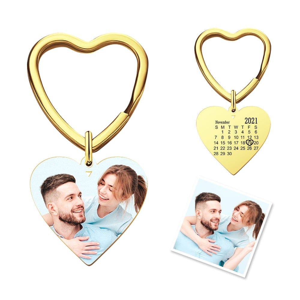 Heart-shaped keychain with a photo of a couple and a calendar for 2021.