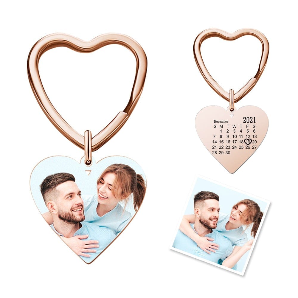 Heart-shaped keychain with personalized photos and a calendar for 2021.
